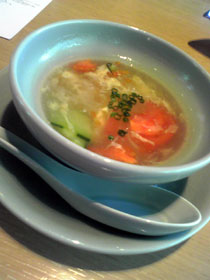 香港式体に優しい緑黄色野菜の薬膳スープ