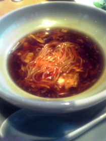 四川式チャイナルーム酸味辛いスープ麺